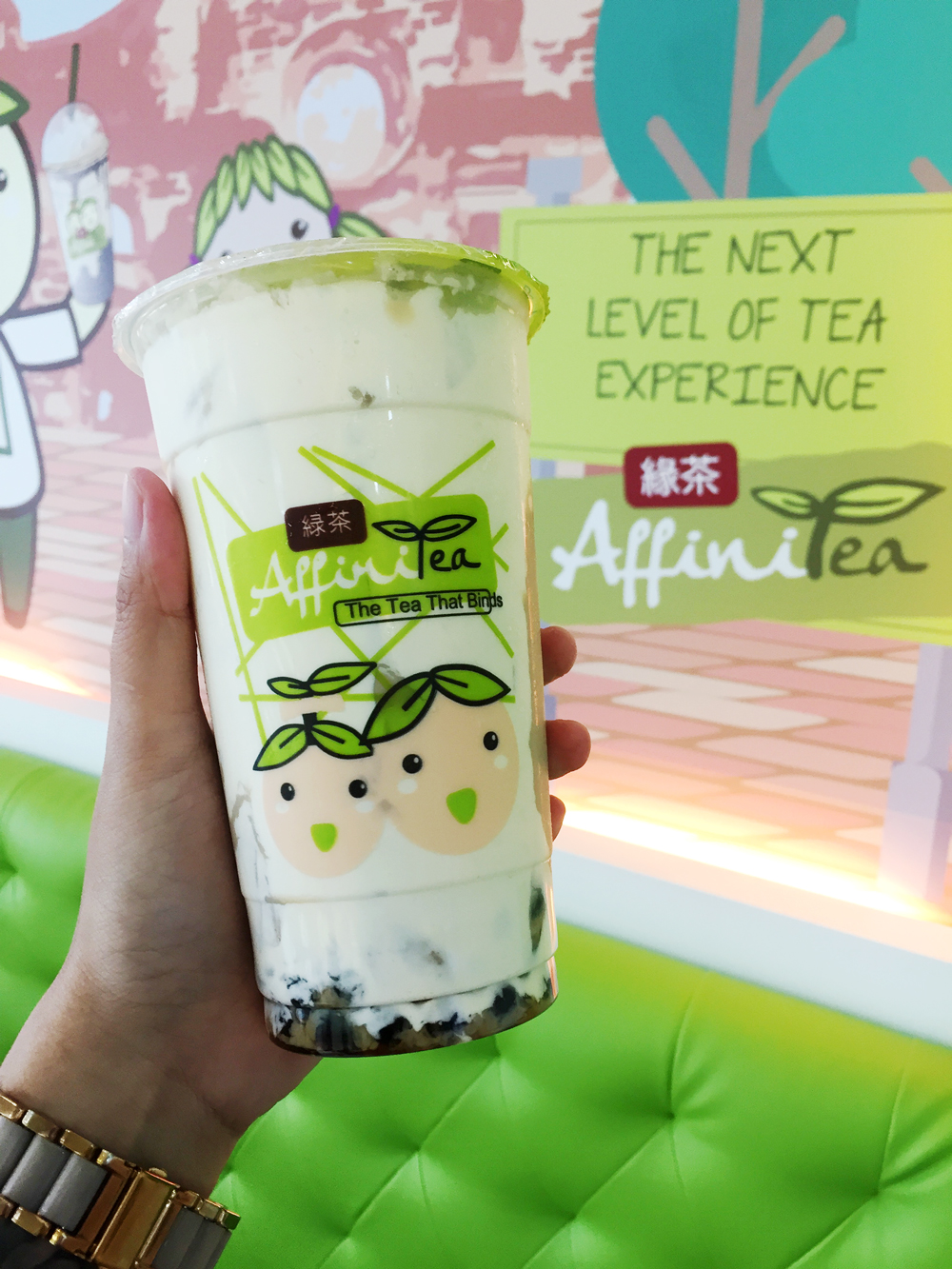 Milk tea with pearl and cream puff (Php130)