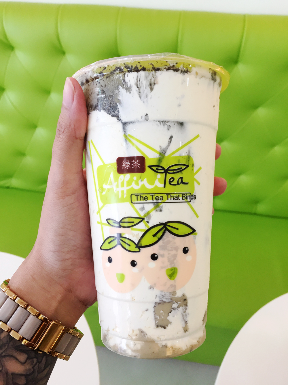 Oreo milk tea with cream puff (Php125)